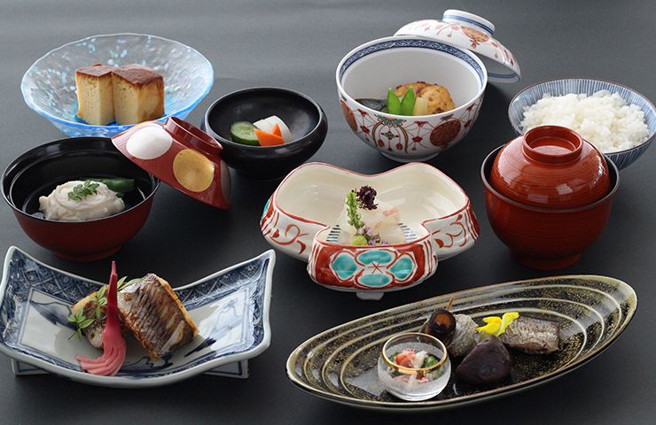 Hanayagi kaiseki course \8,000