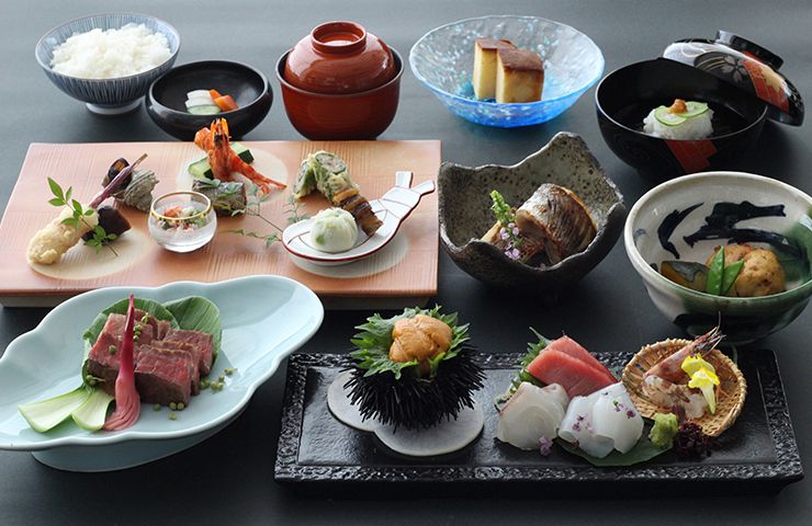 Hanagoyomi kaiseki course (reservation required) \15,000