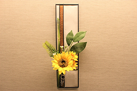 Single-flower vase in the summer of 2023