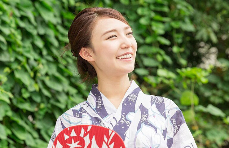浴衣と着物の違いとは？ それぞれの歴史や着付け方法の違い