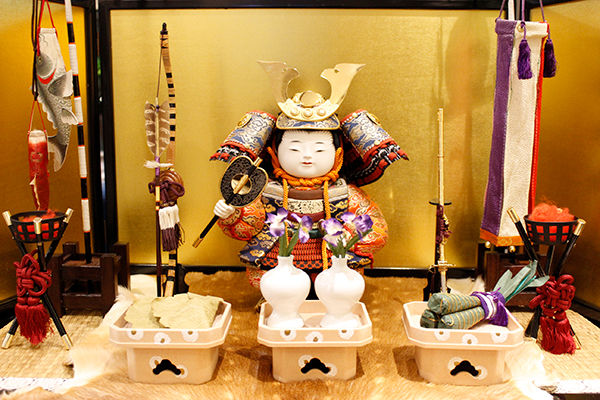 五月人形の飾り付けを展示いたしました